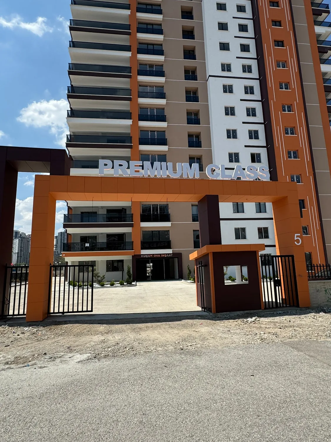Premium Class — Premium Class ana giriş ve cephe detayı