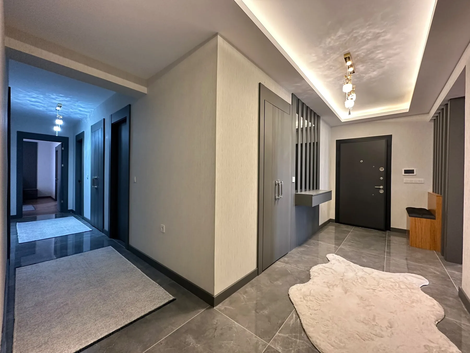 Premium Class — Daire giriş holü ve dolaşım alanı